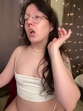 Snapshot of emigooflordXD chatting on February 7, 7:07 am emigooflordXD online show from February 7, 7:07 am