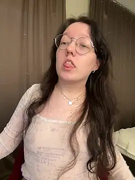 Snapshot of emigooflordXD chatting on February 9, 6:54 am emigooflordXD online show from February 9, 6:54 am