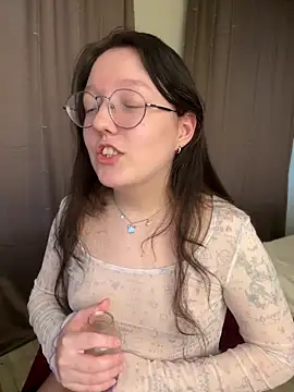 Snapshot of emigooflordXD chatting on February 9, 9:58 am emigooflordXD online show from February 9, 9:58 am