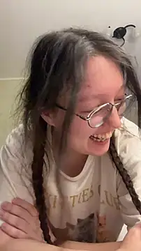 Snapshot of emigooflordXD chatting on October 23, 2:05 pm emigooflordXD online show from October 23, 2:05 pm