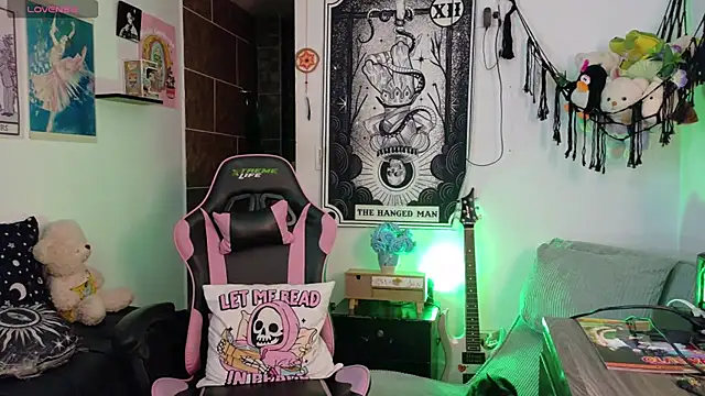 mollyshake1 online show from February 6, 5:56 am