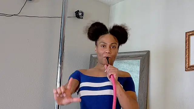 yiauana online show from February 17, 10:14 pm