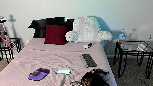 yiauana online show from February 23, 11:22 am