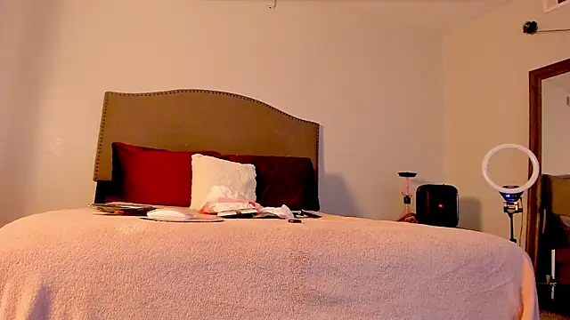 yiauana online show from November 3, 4:03 am