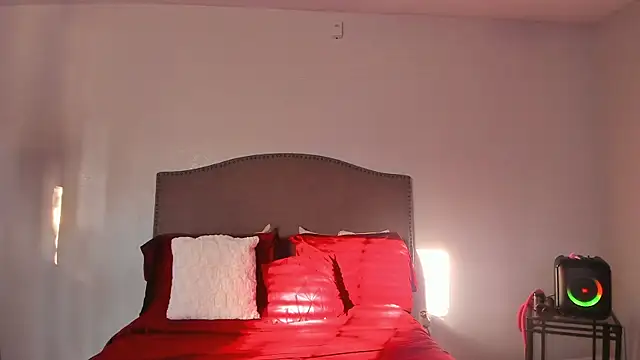 yiauana online show from November 6, 1:45 pm