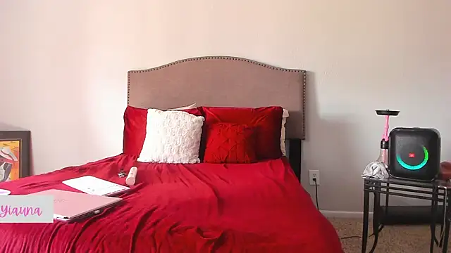 yiauana online show from November 19, 5:02 pm