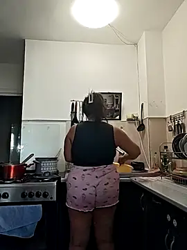 AvaLloyd online show from September 22, 1:24 pm