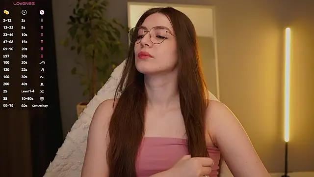 Ester Hill online show from February 19, 2:51 am