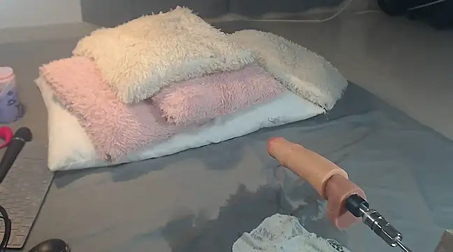 Snapshot of Selena_v chatting on March 15, 10:46 am Selena v online show from March 15, 10:46 am