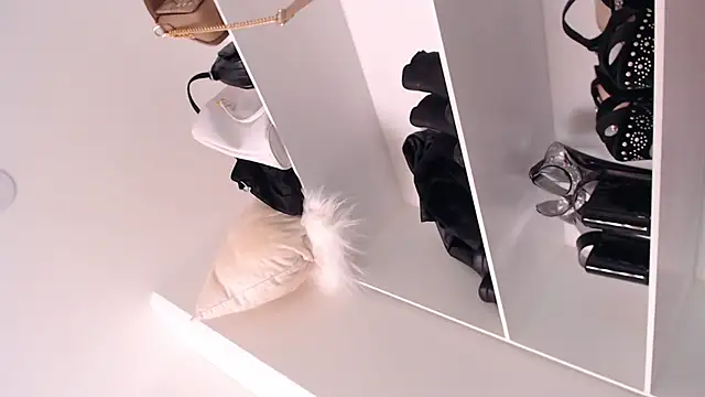 dollface17 online show from December 29, 8:26 pm