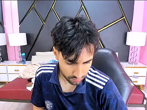 Snapshot of MilanZaire chatting on October 29, 1:19 am MilanZaire online show from October 29, 1:19 am