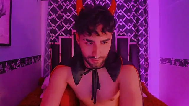 Snapshot of MilanZaire chatting on October 31, 6:31 pm MilanZaire online show from October 31, 6:31 pm