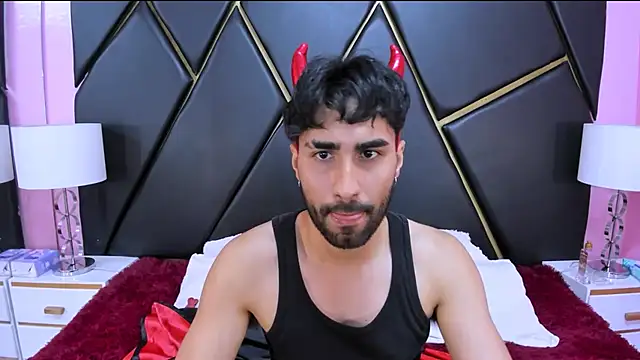 Snapshot of MilanZaire chatting on November 1, 10:23 pm MilanZaire online show from November 1, 10:23 pm