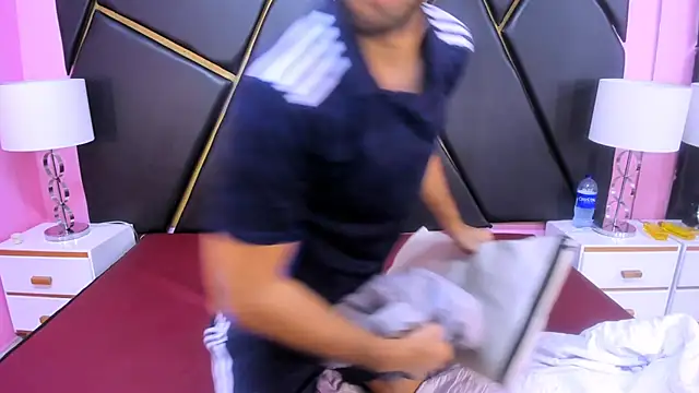 Snapshot of MilanZaire chatting on November 8, 2:12 am MilanZaire online show from November 8, 2:12 am