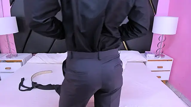 Snapshot of MilanZaire chatting on November 15, 9:43 pm MilanZaire online show from November 15, 9:43 pm