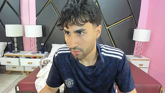 Snapshot of MilanZaire chatting on November 19, 11:05 pm MilanZaire online show from November 19, 11:05 pm