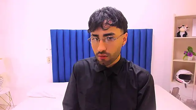 Snapshot of MilanZaire chatting on November 28, 11:29 pm MilanZaire online show from November 28, 11:29 pm