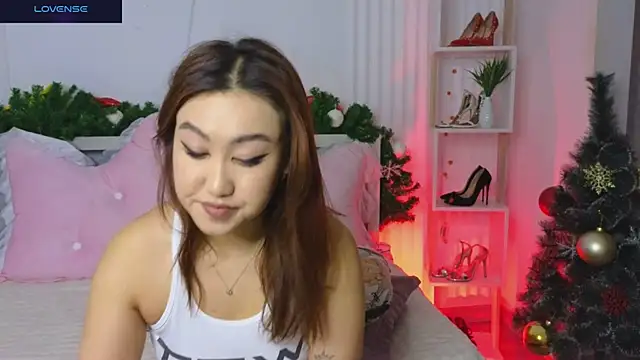 Snapshot of Diana_Moon_ chatting on December 23, 8:47 pm Diana Moon online show from December 23, 8:47 pm