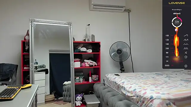 Snapshot of supermanboy94 chatting on December 30, 4:53 am supermanboy94 online show from December 30, 4:53 am