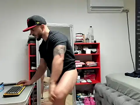 Snapshot of supermanboy94 chatting on February 3, 10:03 am supermanboy94 online show from February 3, 10:03 am