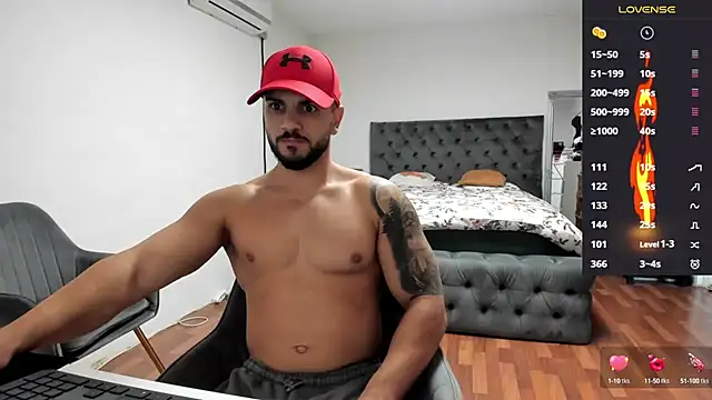 Snapshot of supermanboy94 chatting on October 1, 5:46 am supermanboy94 online show from October 1, 5:46 am