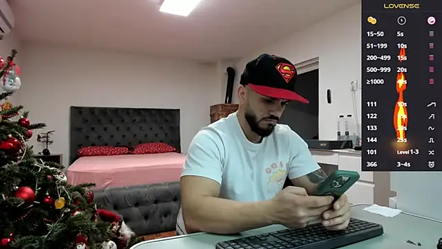 Snapshot of supermanboy94 chatting on December 16, 7:02 am supermanboy94 online show from December 16, 7:02 am