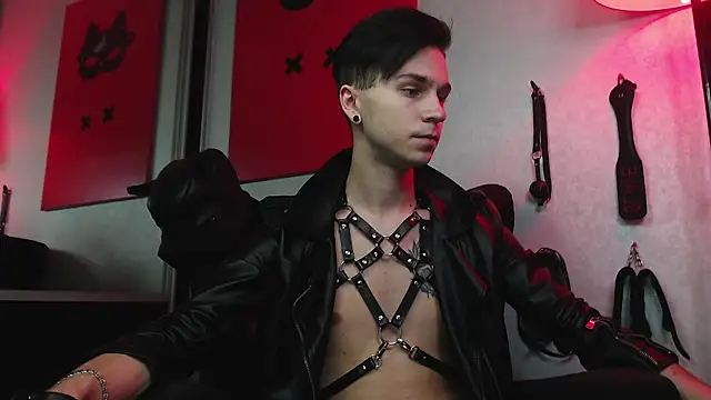 Joseph  Quinn online show from January 19, 1:01 pm