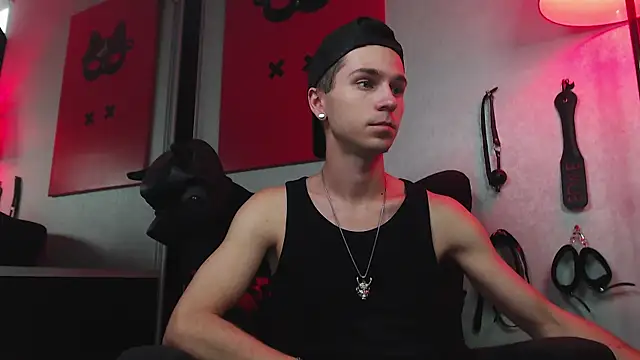 Joseph  Quinn online show from March 3, 11:11 am