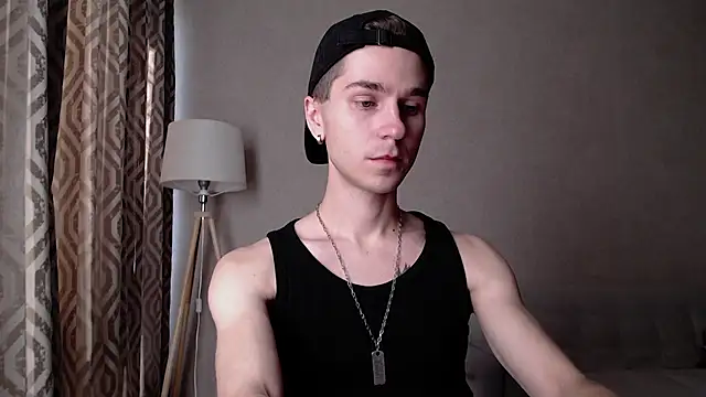 Joseph  Quinn online show from October 2, 9:38 am