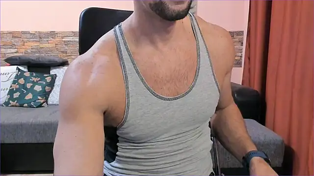 HotHunkTrainer online show from January 29, 3:37 pm