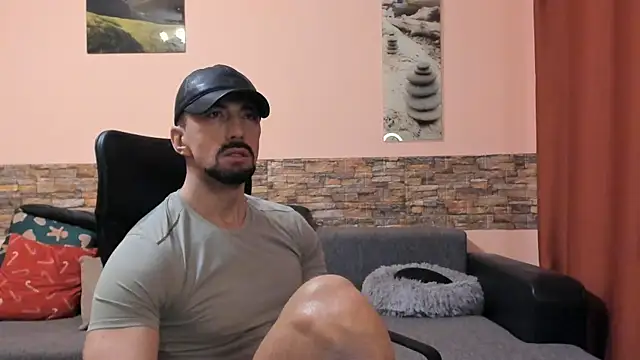 HotHunkTrainer online show from February 22, 9:19 am