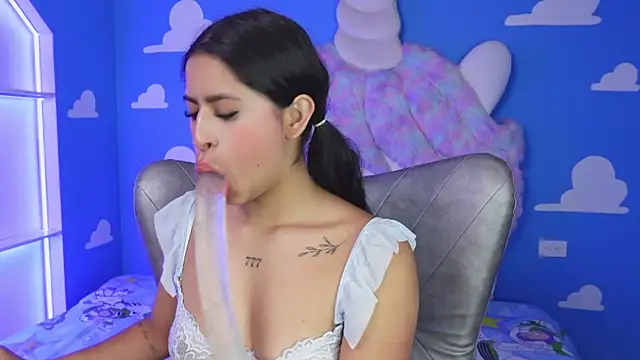 miss romyna online show from November 18, 11:03 am