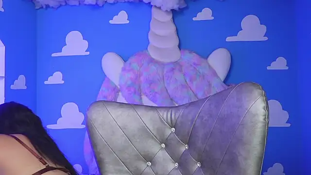 miss romyna online show from December 22, 11:07 am