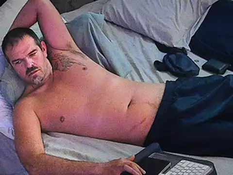 Snapshot of badboybrad11 chatting on February 23, 5:18 pm badboybrad11 online show from February 23, 5:18 pm