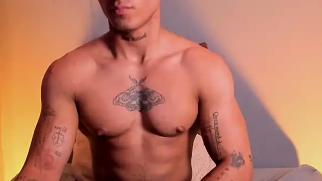 Snapshot of Thomas_Fit1 chatting on January 2, 3:58 am Thomas Fit1 online show from January 2, 3:58 am