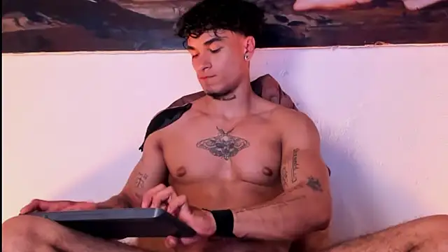 Snapshot of Thomas_Fit1 chatting on January 21, 6:45 pm Thomas Fit1 online show from January 21, 6:45 pm