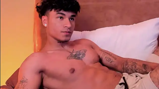 Snapshot of Thomas_Fit1 chatting on March 20, 7:14 pm Thomas Fit1 online show from March 20, 7:14 pm