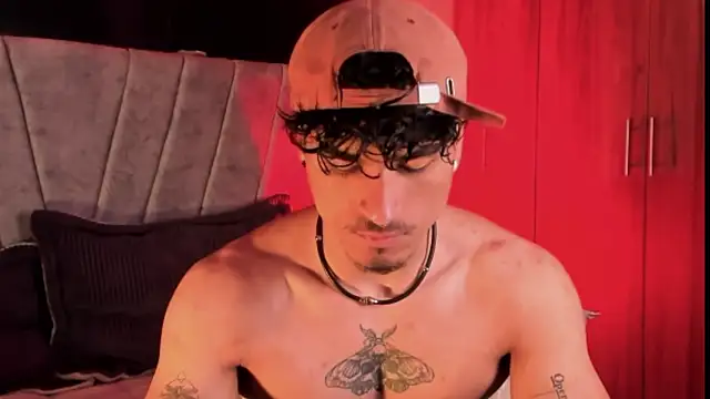 Snapshot of Thomas_Fit1 chatting on September 23, 4:15 am Thomas Fit1 online show from September 23, 4:15 am