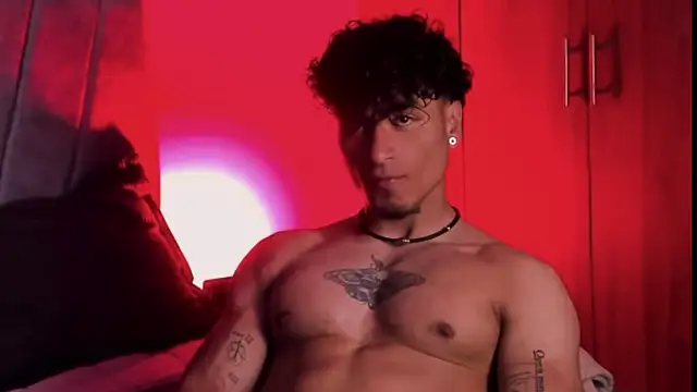 Snapshot of Thomas_Fit1 chatting on October 2, 4:19 am Thomas Fit1 online show from October 2, 4:19 am