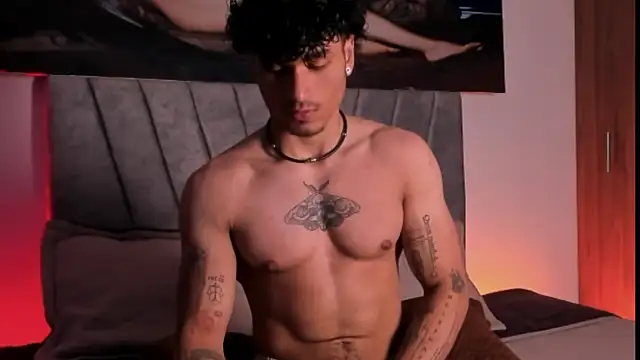 Snapshot of Thomas_Fit1 chatting on November 7, 5:07 am Thomas Fit1 online show from November 7, 5:07 am