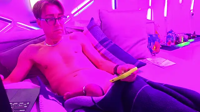 YouLikeBigDick9 online show from January 23, 5:35 am