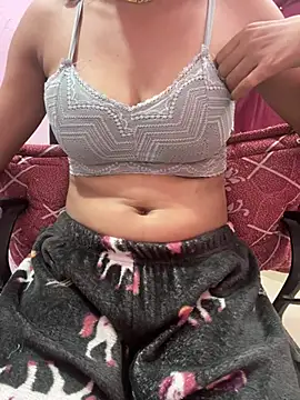 Snapshot of lallela chatting on March 9, 3:01 am lallela online show from March 9, 3:01 am