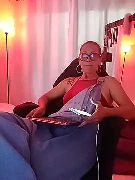 Snapshot of SelenaHouston chatting on February 6, 8:12 pm SelenaHouston online show from February 6, 8:12 pm