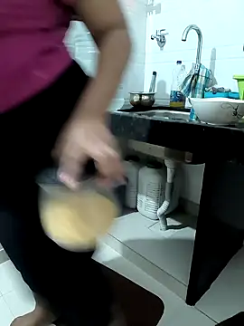 Snapshot of Selina_6 chatting on January 7, 2:41 pm Selina 6 online show from January 7, 2:41 pm