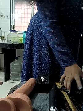 Snapshot of Selina_6 chatting on February 2, 1:23 am Selina 6 online show from February 2, 1:23 am