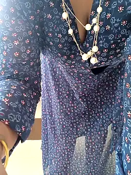 Snapshot of Selina_6 chatting on February 2, 5:10 am Selina 6 online show from February 2, 5:10 am