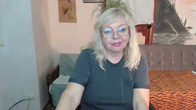 EvelynLoveShy online show from November 6, 9:37 pm