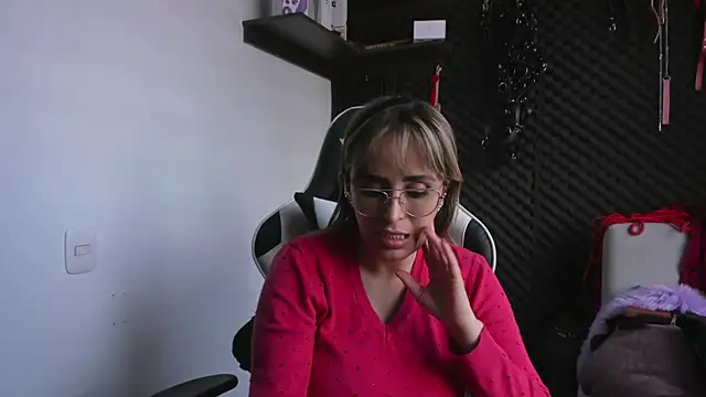 Snapshot of Sara_Mills06 chatting on December 11, 6:42 pm Sara Mills06 online show from December 11, 6:42 pm