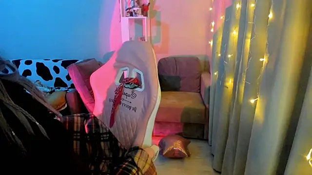 Ledy WWWII online show from December 13, 4:38 pm