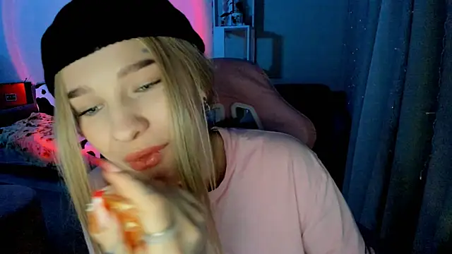 Ledy WWWII online show from December 18, 3:00 pm